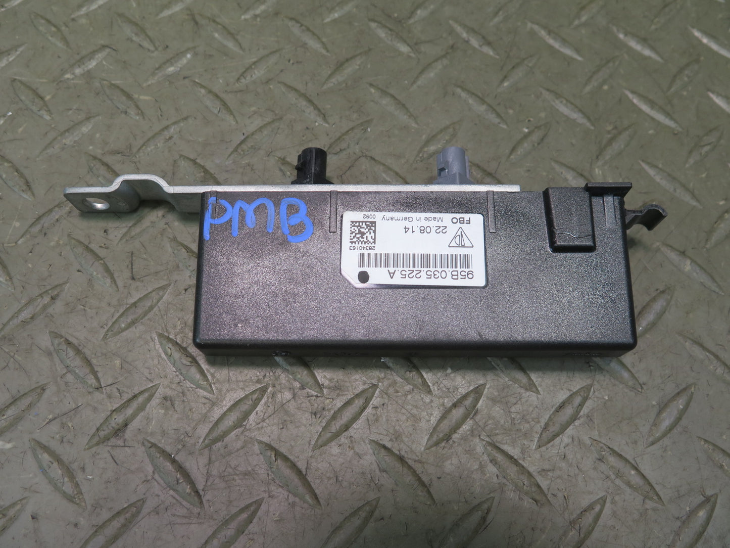 2015-2018 Porsche Macan Antenna Booster Amplifier Module 95B035225A