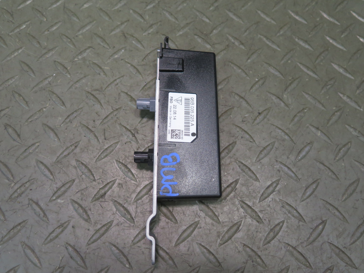 2015-2018 Porsche Macan Antenna Booster Amplifier Module 95B035225A