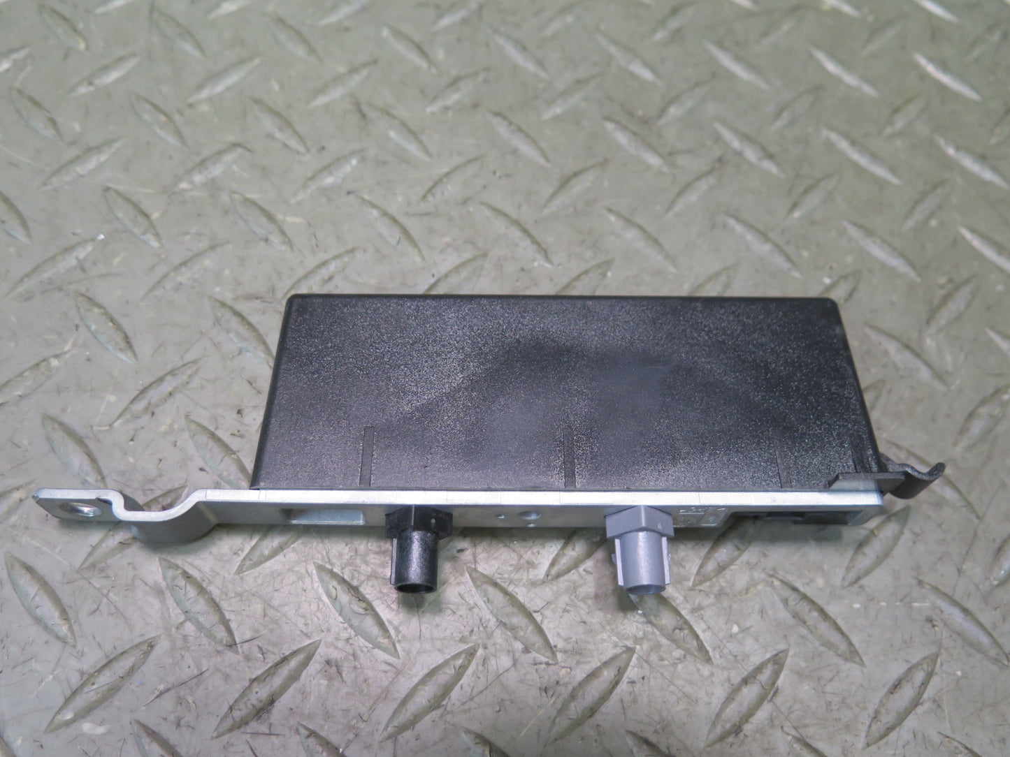 2015-2018 Porsche Macan Antenna Booster Amplifier Module 95B035225A