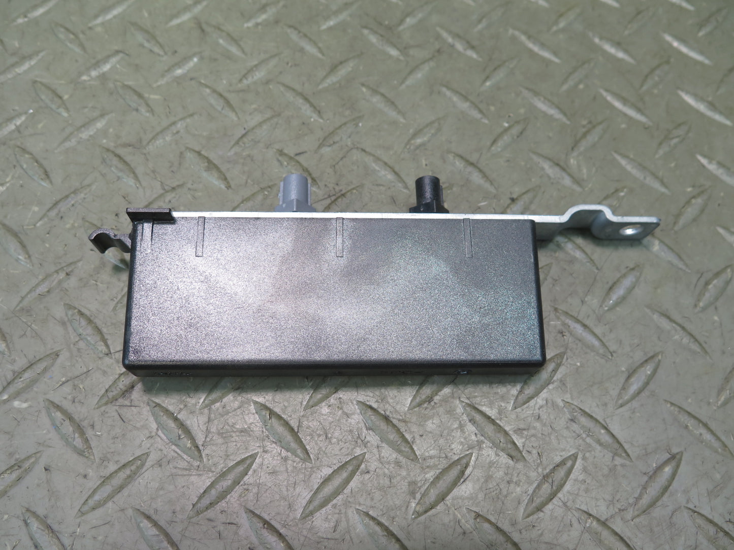 2015-2018 Porsche Macan Antenna Booster Amplifier Module 95B035225A