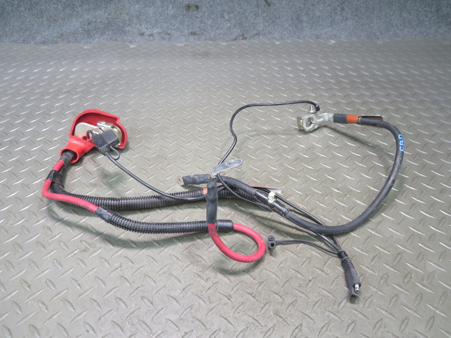 02-05 Ford Thunderbird Set of 2 Battery Terminal Positive & Negative Cable OEM