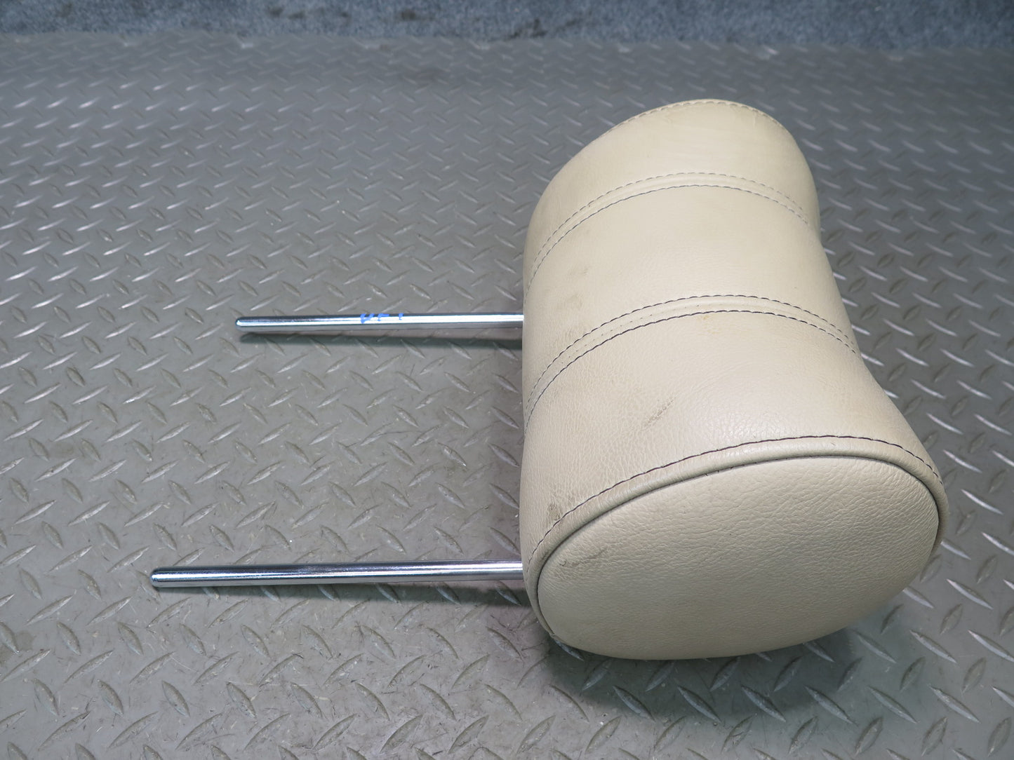 02-05 Ford Thunderbird Set of 2 Front Left & Right Leather Headrest OEM