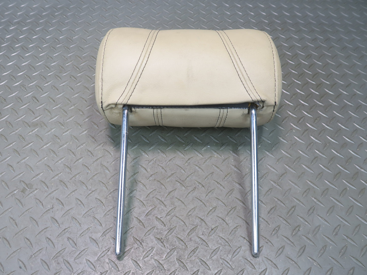 02-05 Ford Thunderbird Set of 2 Front Left & Right Leather Headrest OEM