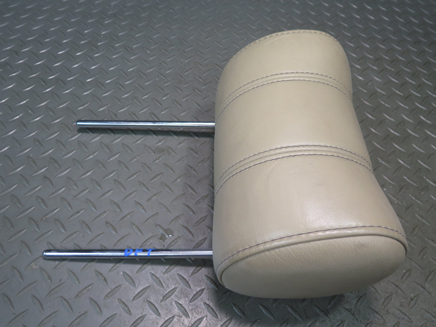 02-05 Ford Thunderbird Set of 2 Front Left & Right Leather Headrest OEM