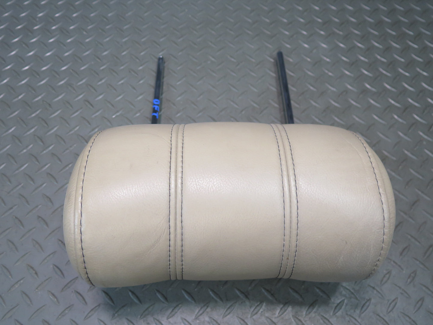02-05 Ford Thunderbird Set of 2 Front Left & Right Leather Headrest OEM