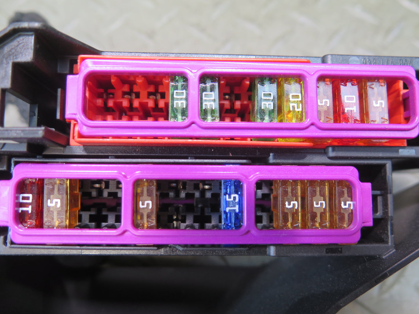 2015-2018 Porsche Macan Engine Power Distribution Fuse Box
