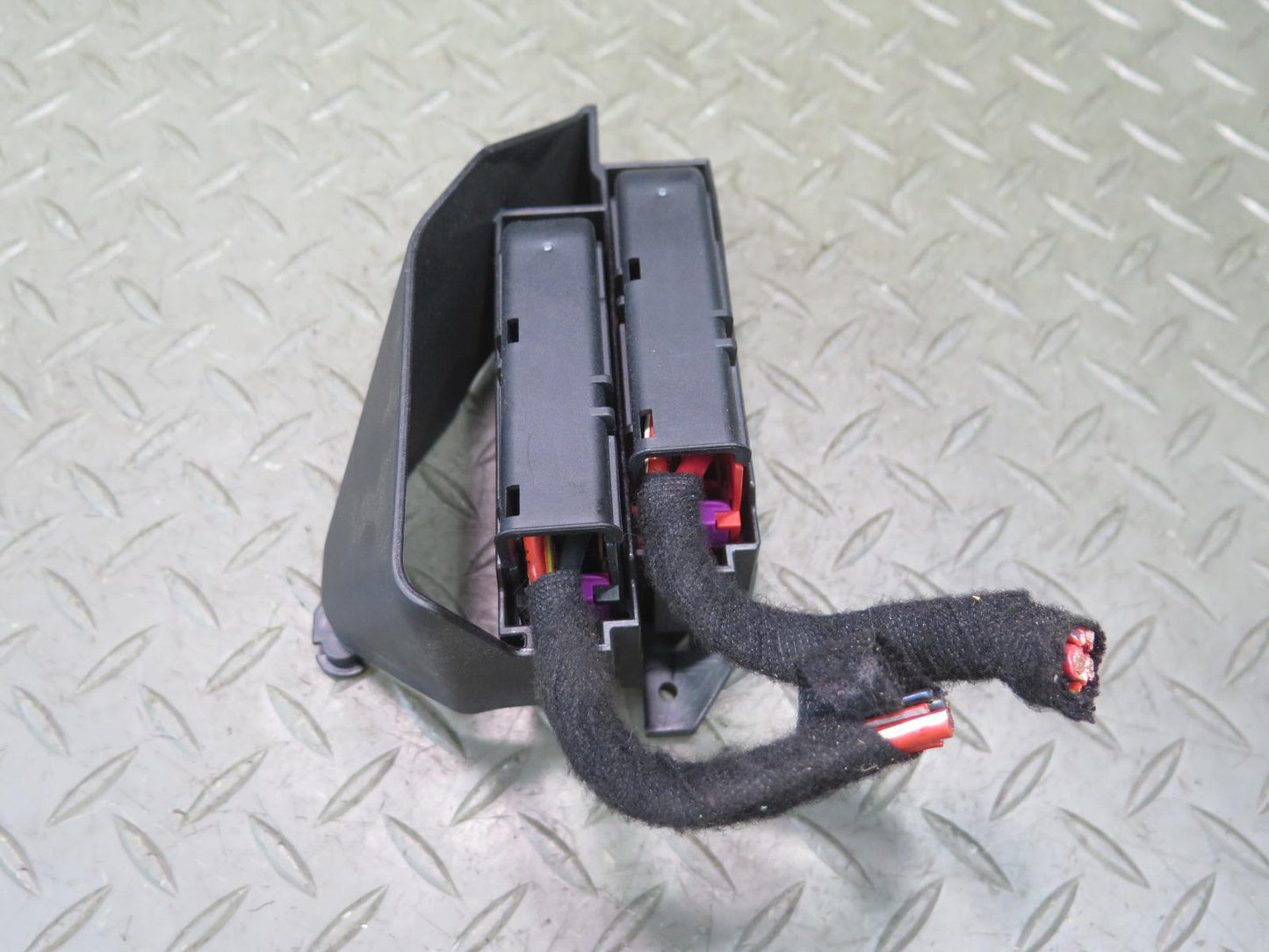 2015-2018 Porsche Macan Engine Power Distribution Fuse Box