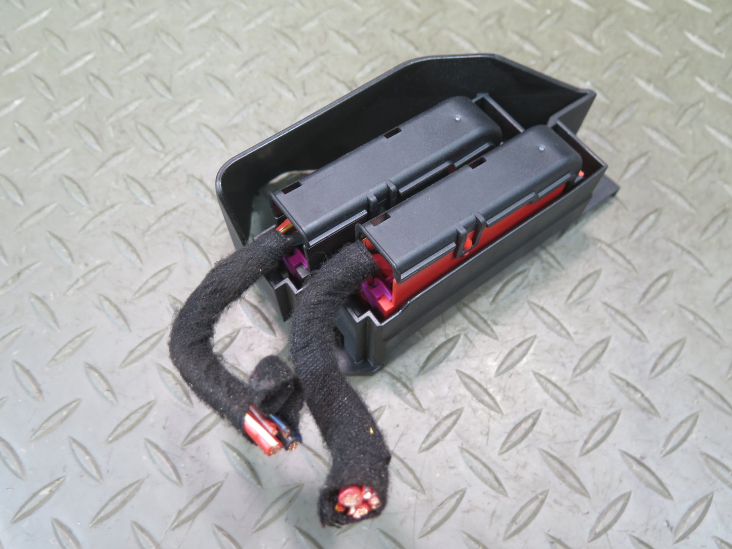 2015-2018 Porsche Macan Engine Power Distribution Fuse Box