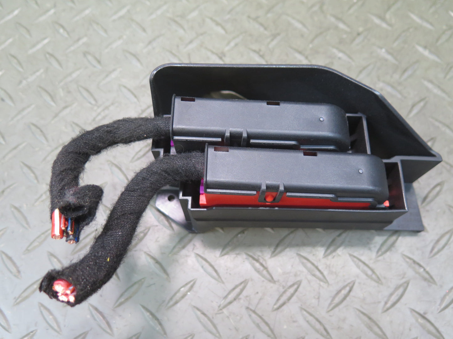 2015-2018 Porsche Macan Engine Power Distribution Fuse Box