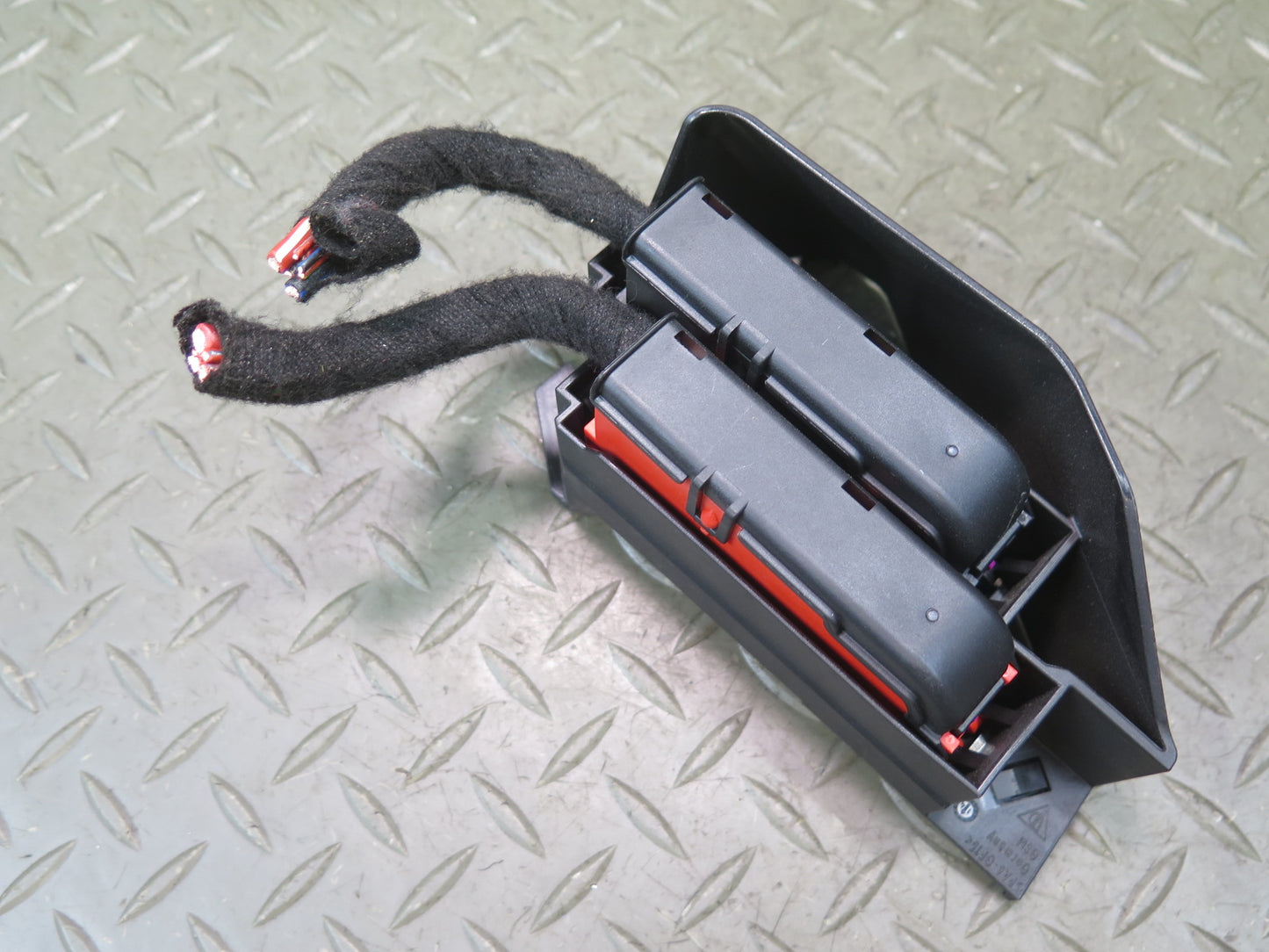 2015-2018 Porsche Macan Engine Power Distribution Fuse Box