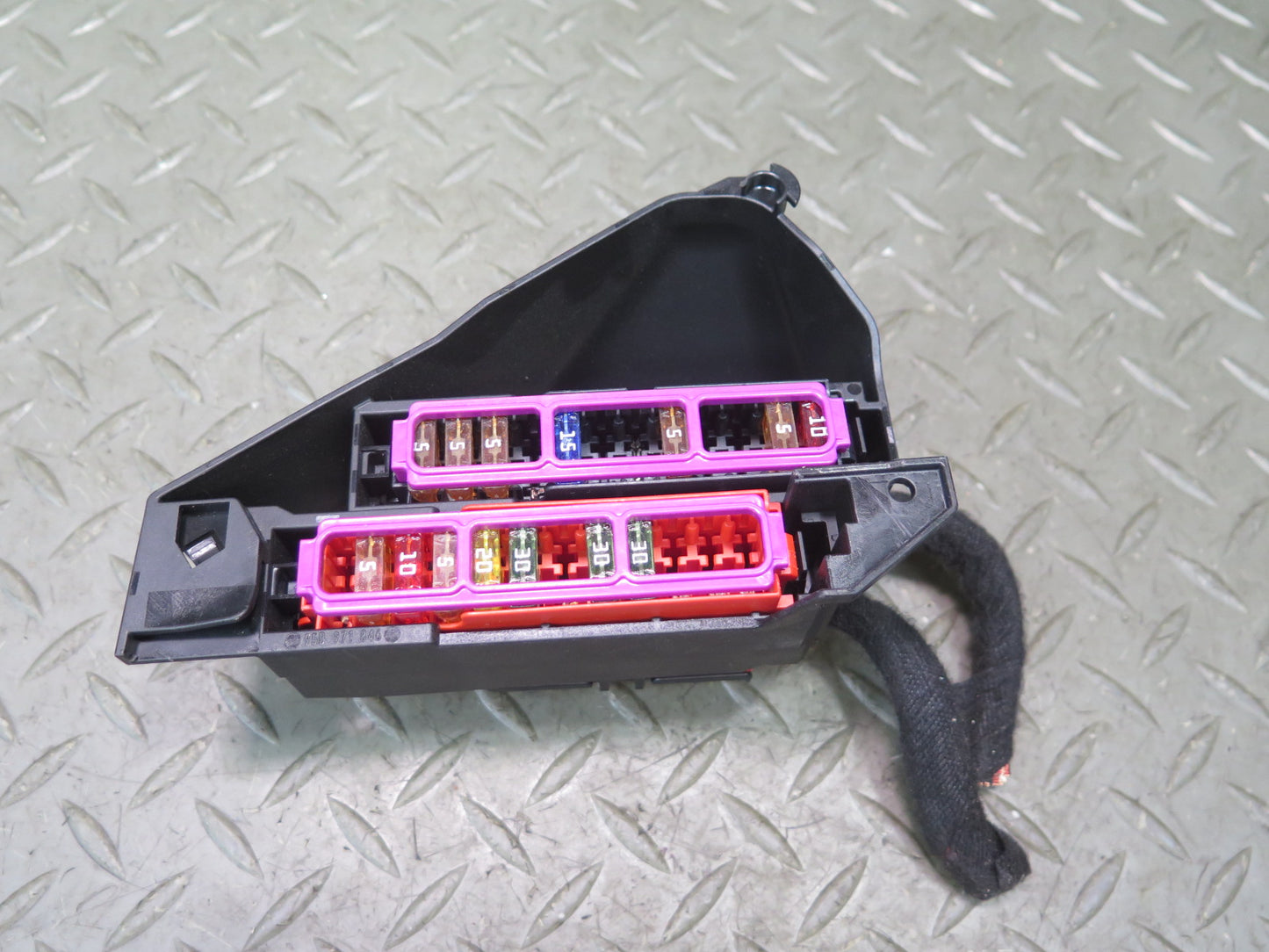 2015-2018 Porsche Macan Engine Power Distribution Fuse Box