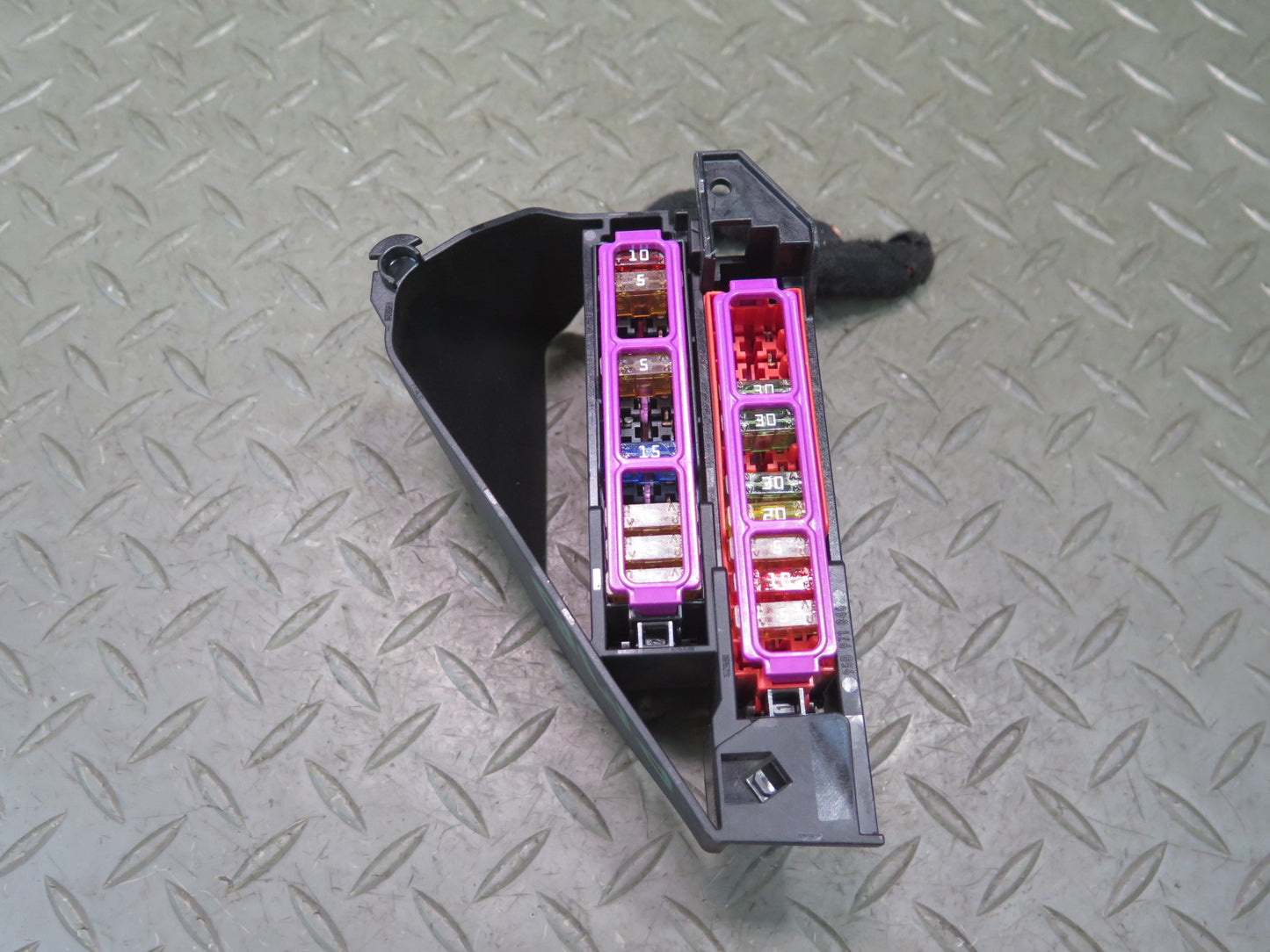 2015-2018 Porsche Macan Engine Power Distribution Fuse Box