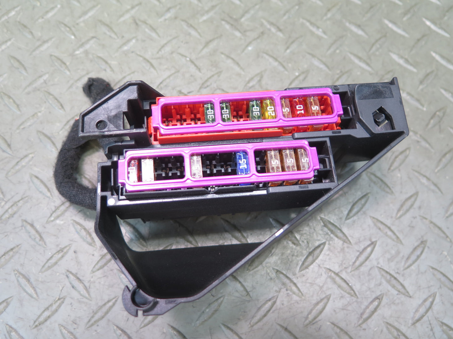 2015-2018 Porsche Macan Engine Power Distribution Fuse Box