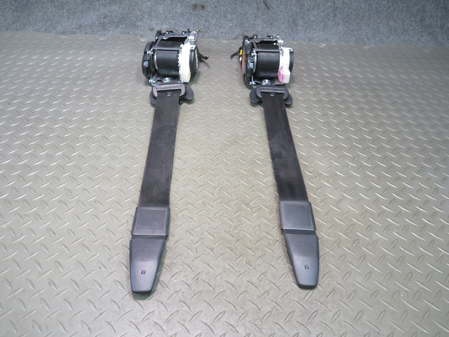 15-18 PORSCHE MACAN FRONT RIGHT & LEFT SIDE SEATBELT RETRACTOR SET OEM