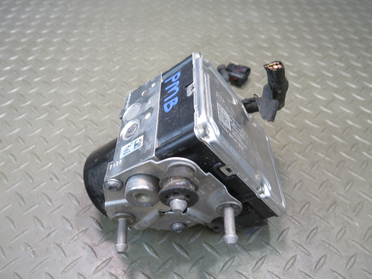 2015-2016 Porsche Macan Anti Lock Brake ABS Pump Module 95B907379D