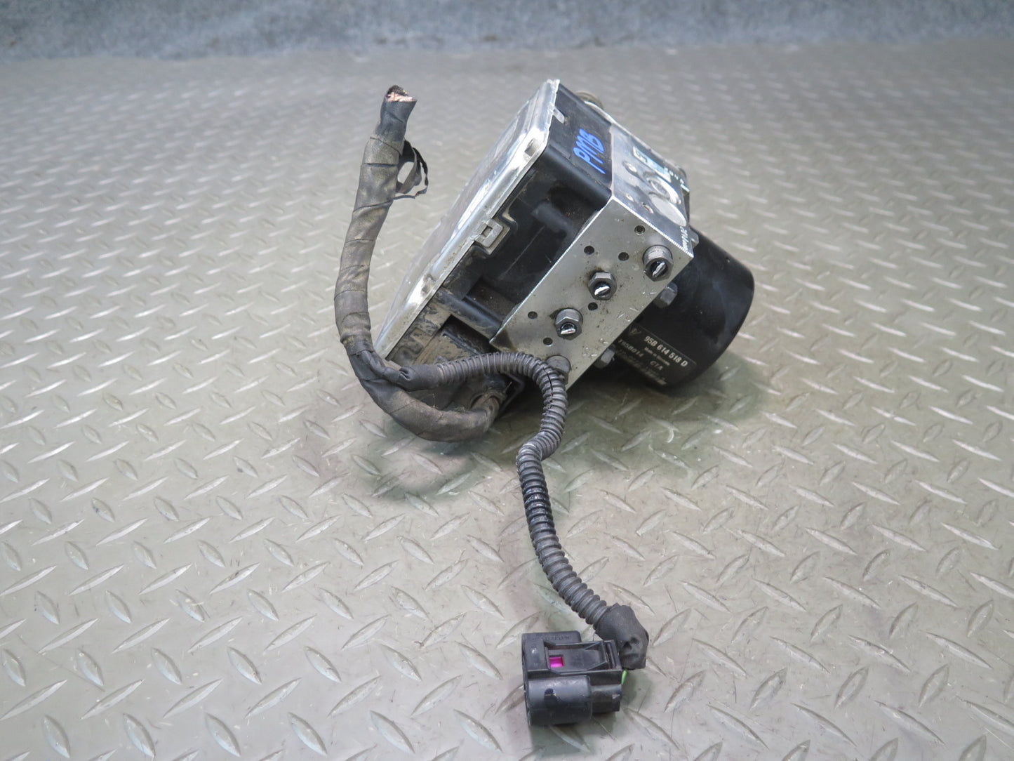 2015-2016 Porsche Macan Anti Lock Brake ABS Pump Module 95B907379D