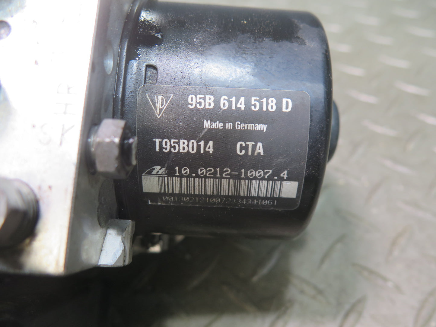 2015-2016 Porsche Macan Anti Lock Brake ABS Pump Module 95B907379D