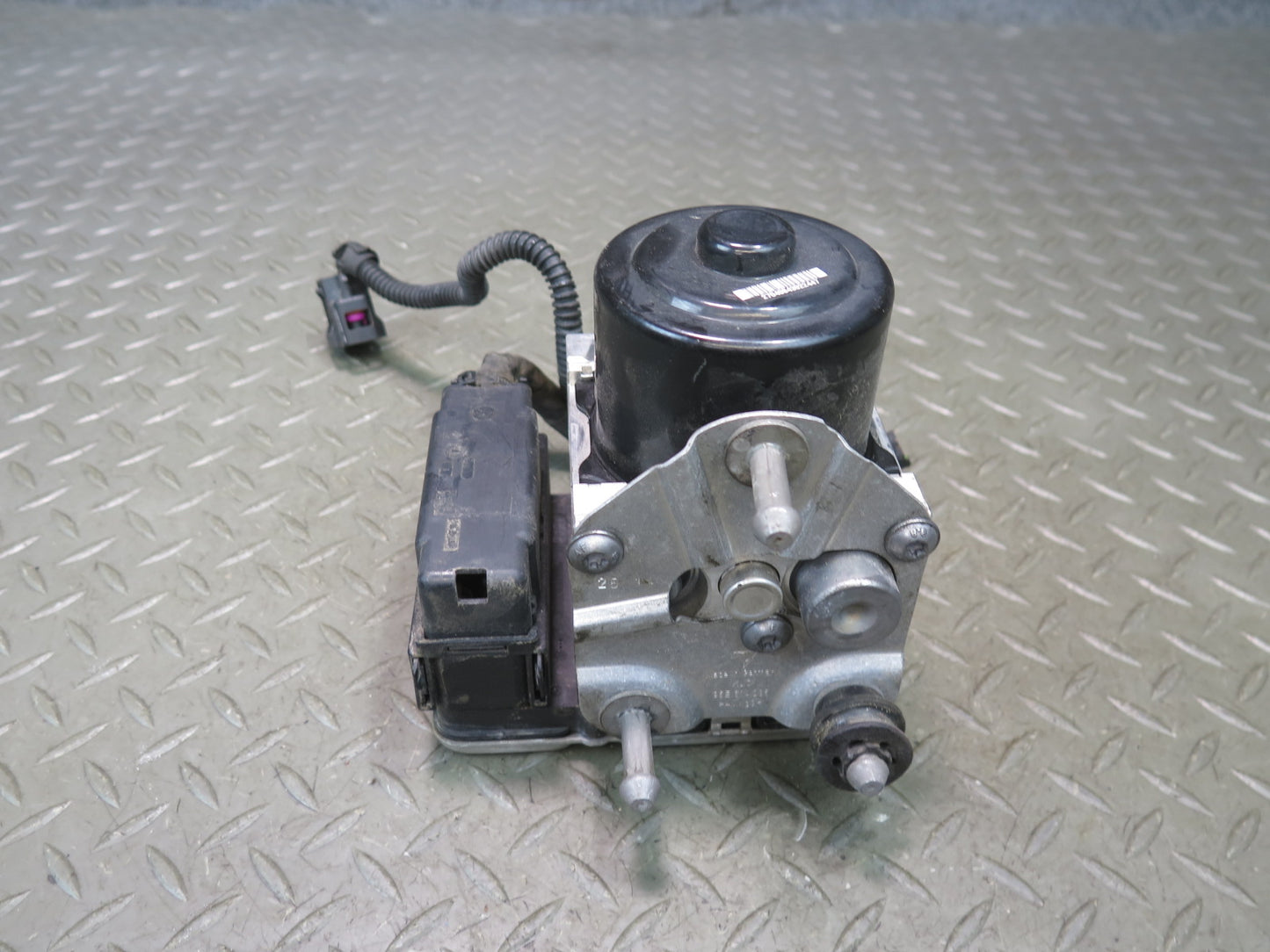 2015-2016 Porsche Macan Anti Lock Brake ABS Pump Module 95B907379D
