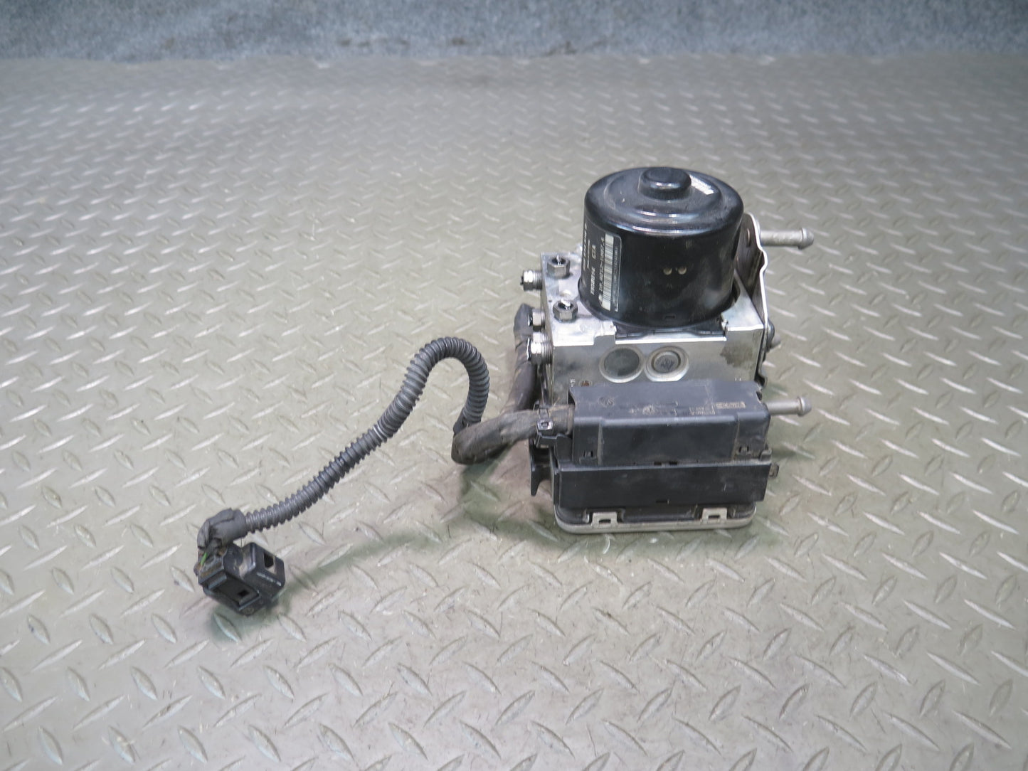 2015-2016 Porsche Macan Anti Lock Brake ABS Pump Module 95B907379D