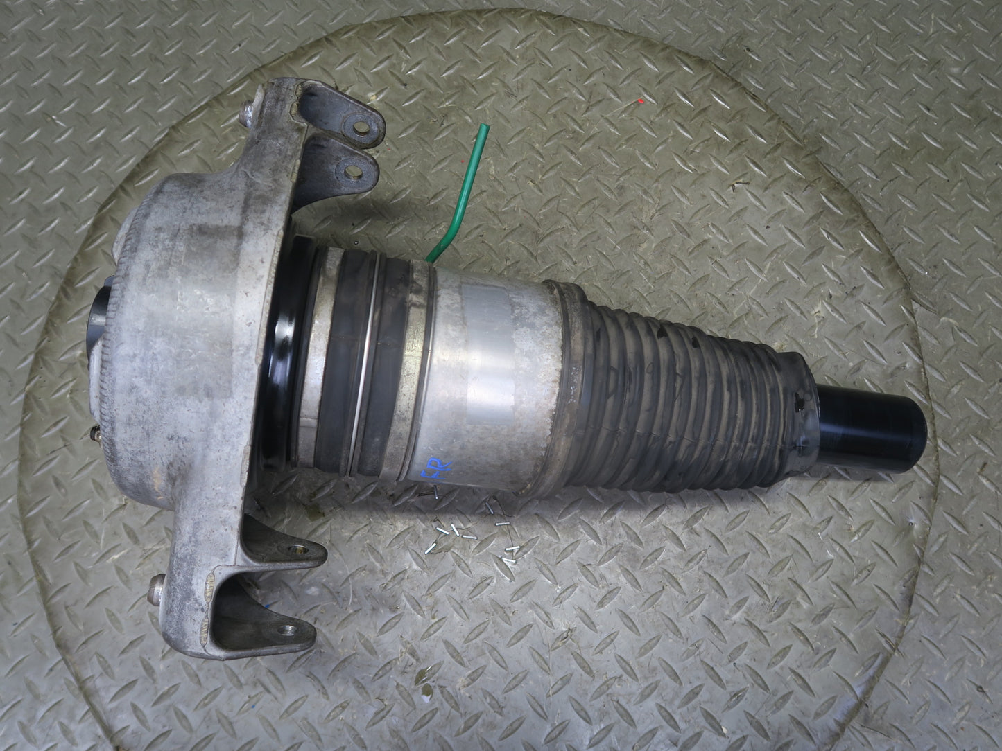 2015-2018 Porsche Macan Front Right Pass Side Air Strut Shock Absorber Assembly