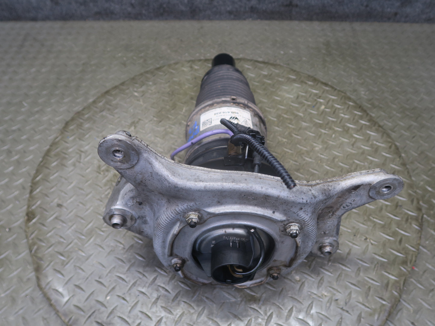 2015-2018 Porsche Macan Frontleft Driver Side Air Strut Shock Absorber Assembly