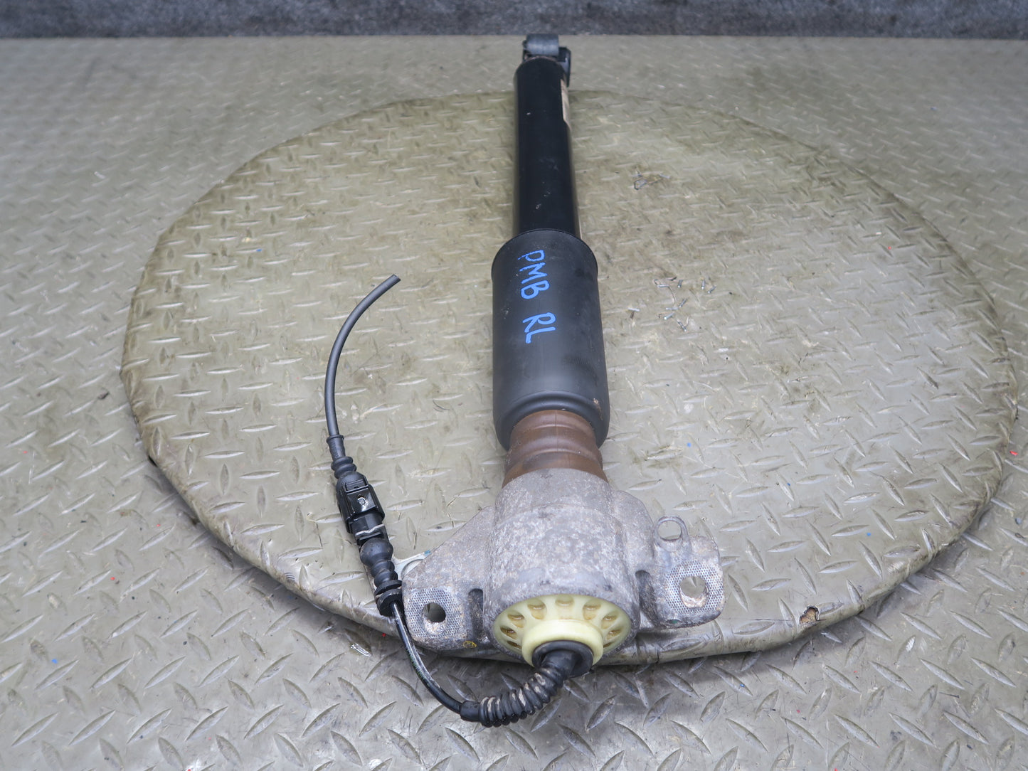 2015-2018 Porsche Macan Rear Left & Right Side Strut Shock Absorber Set