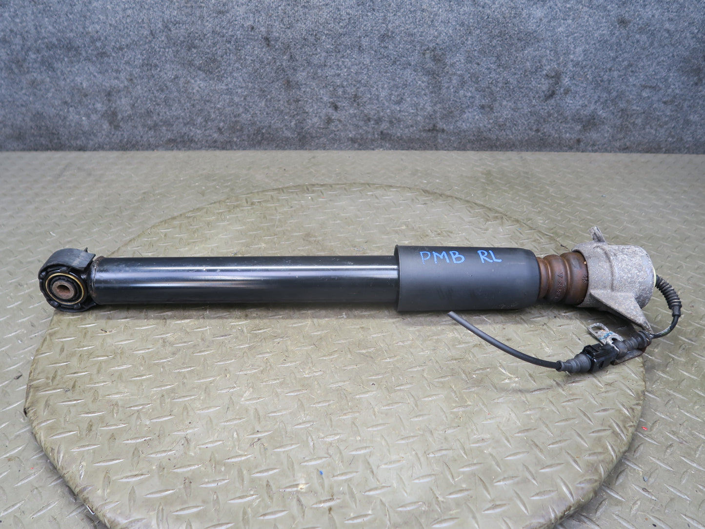 2015-2018 Porsche Macan Rear Left & Right Side Strut Shock Absorber Set