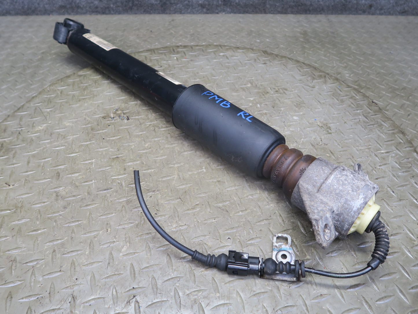 2015-2018 Porsche Macan Rear Left & Right Side Strut Shock Absorber Set