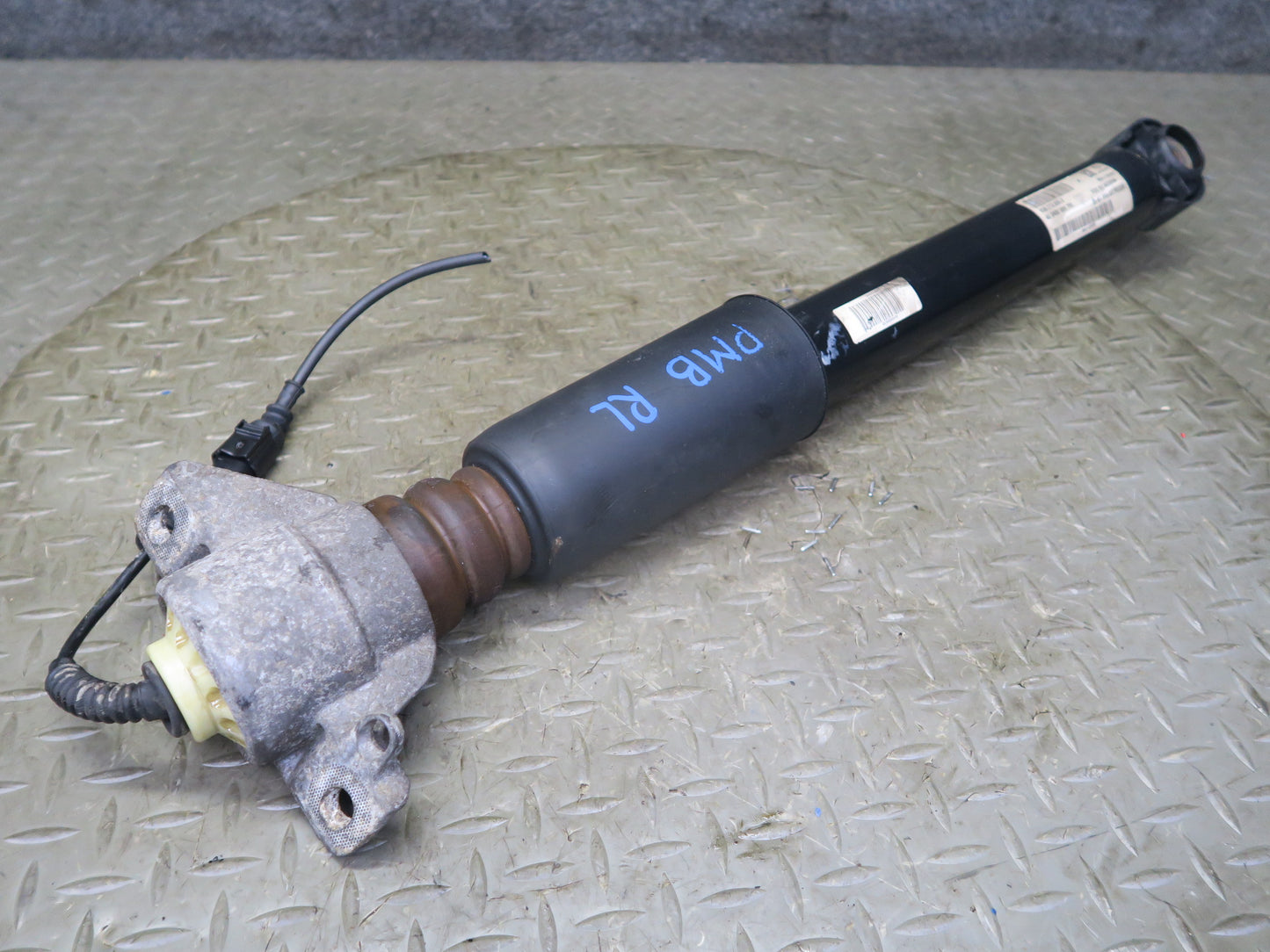 2015-2018 Porsche Macan Rear Left & Right Side Strut Shock Absorber Set