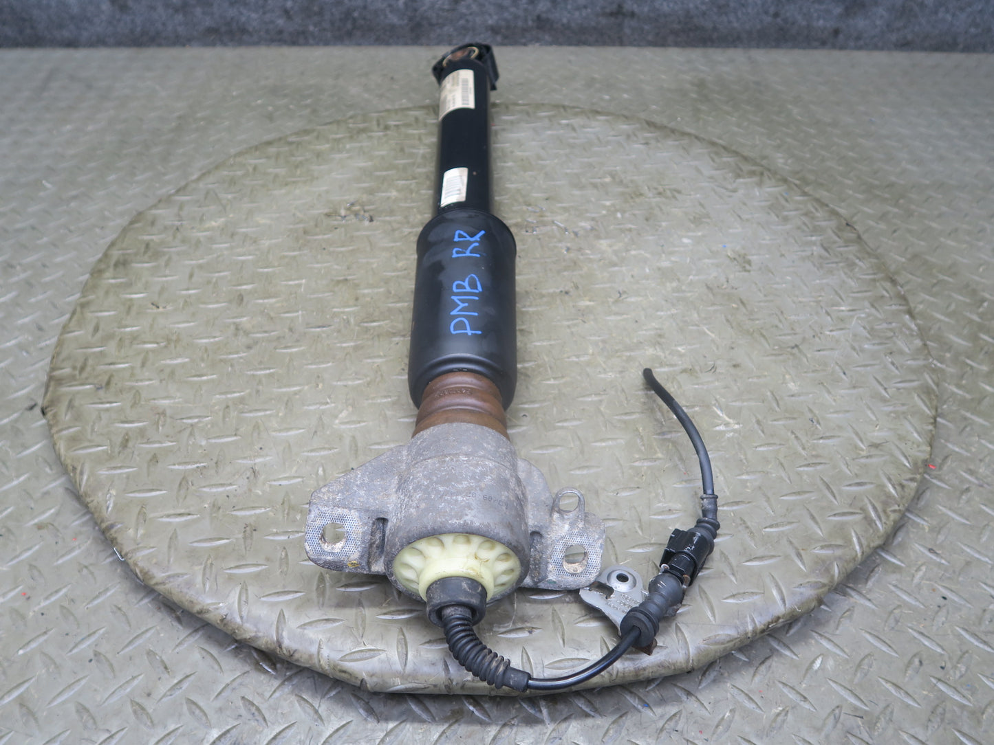 2015-2018 Porsche Macan Rear Left & Right Side Strut Shock Absorber Set