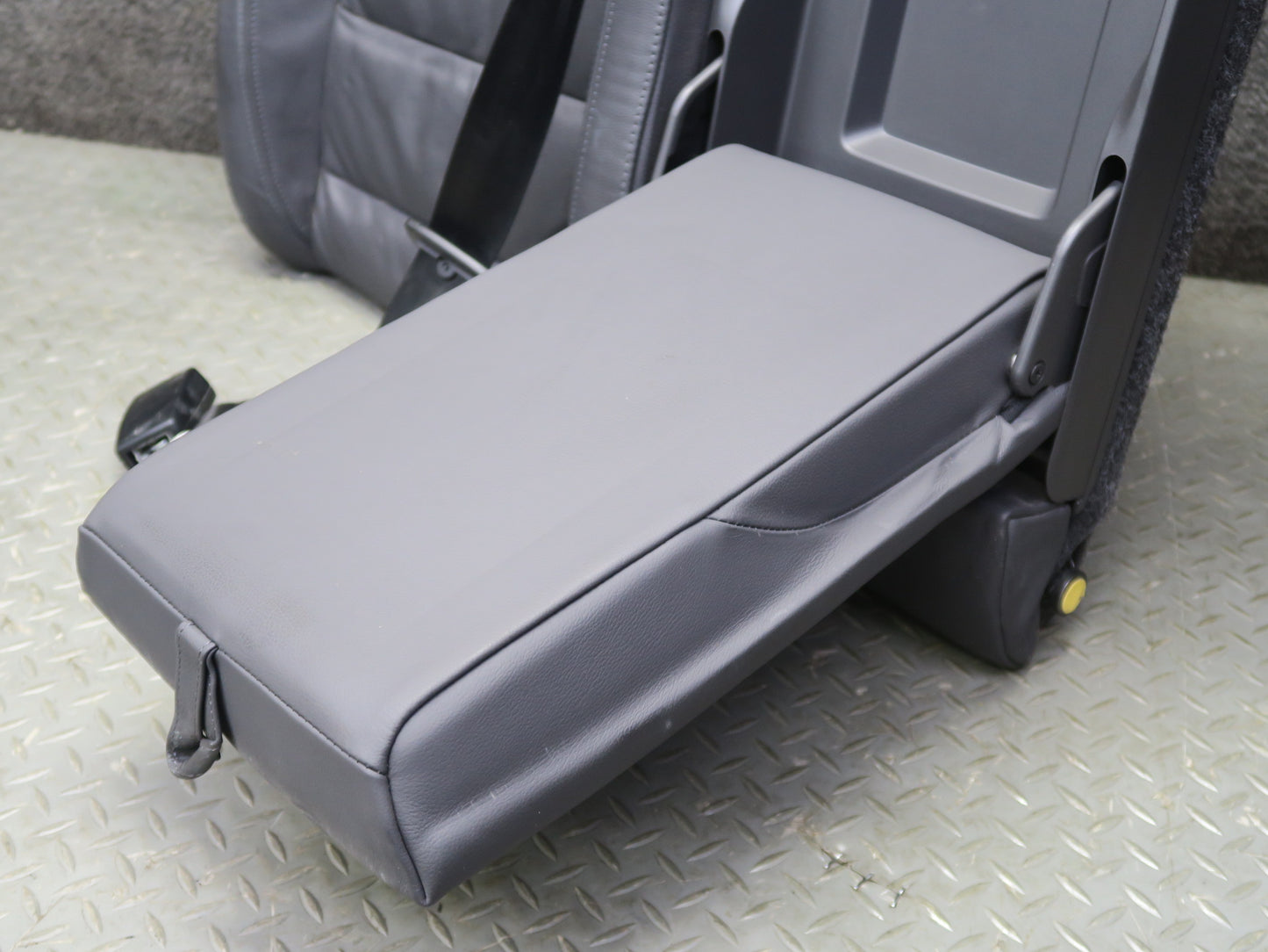 2008 VW Golf MK5 R32 2-DOOR Rear Right Upper Sport Seat Cushion Anthracite OEM