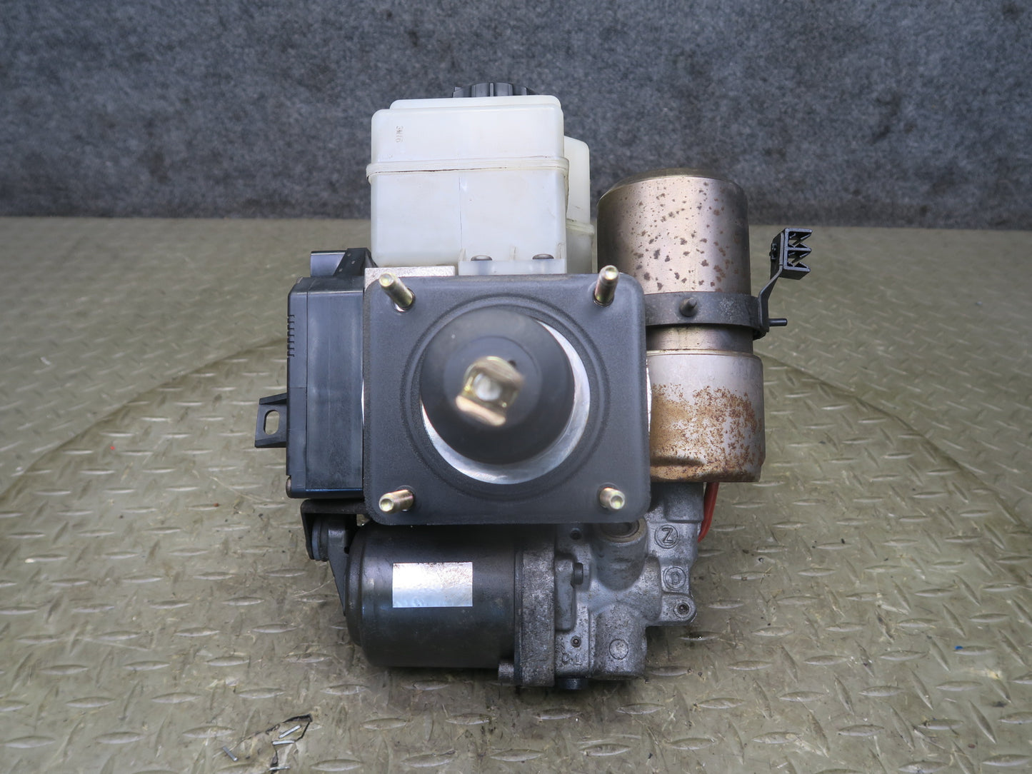 2003-2007 Lexus UZJ100L LX470 Anti Lock Brake ABS Pump w Brake Master Cylinder