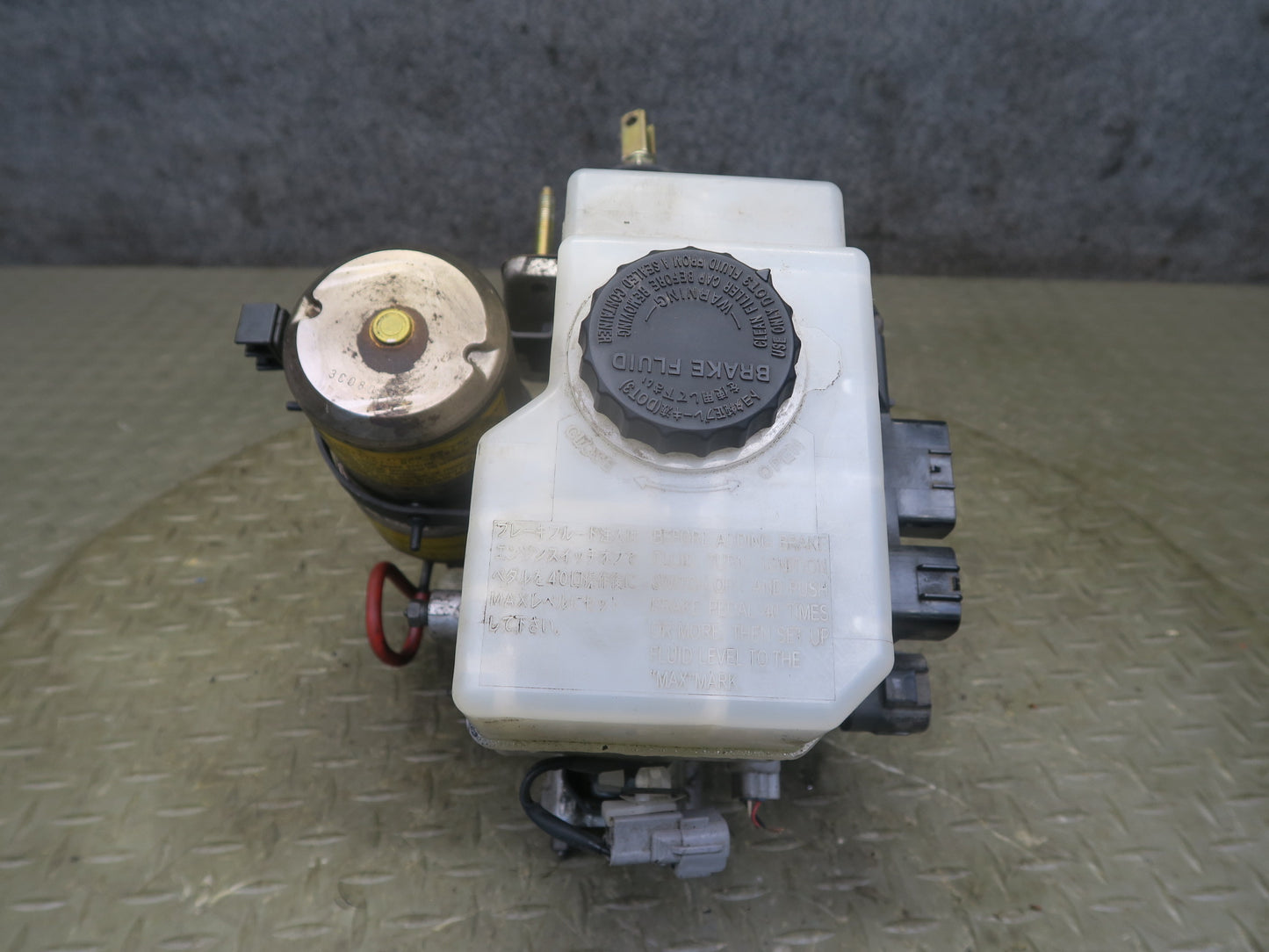 2003-2007 Lexus UZJ100L LX470 Anti Lock Brake ABS Pump w Brake Master Cylinder