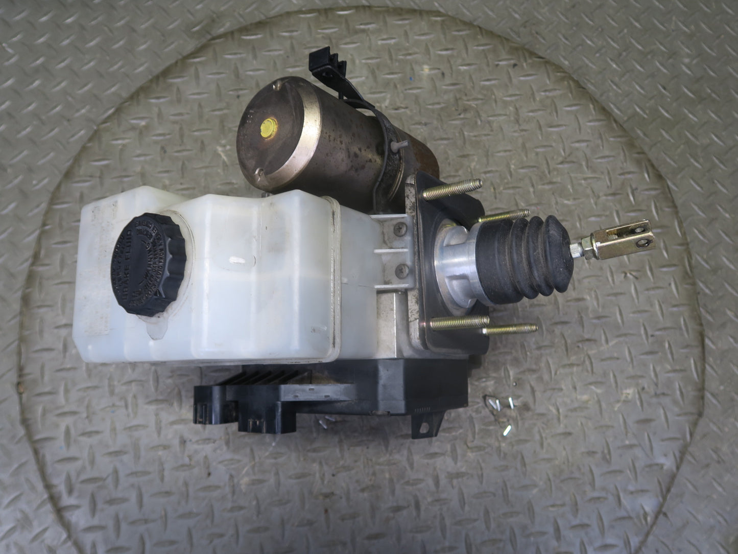 2003-2007 Lexus UZJ100L LX470 Anti Lock Brake ABS Pump w Brake Master Cylinder