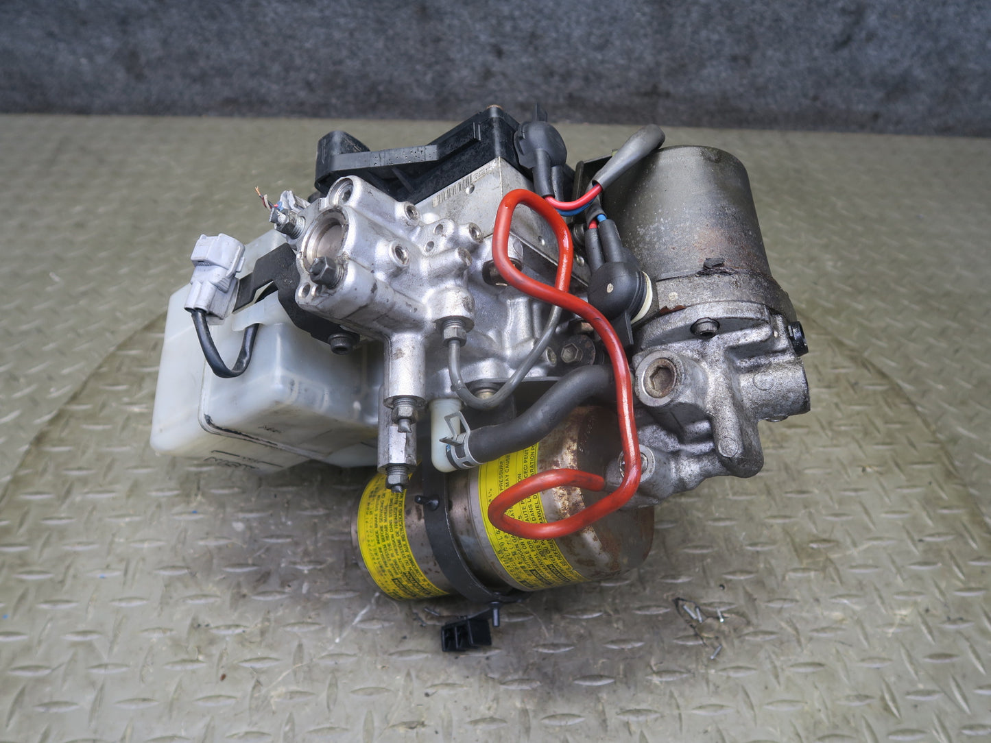 2003-2007 Lexus UZJ100L LX470 Anti Lock Brake ABS Pump w Brake Master Cylinder