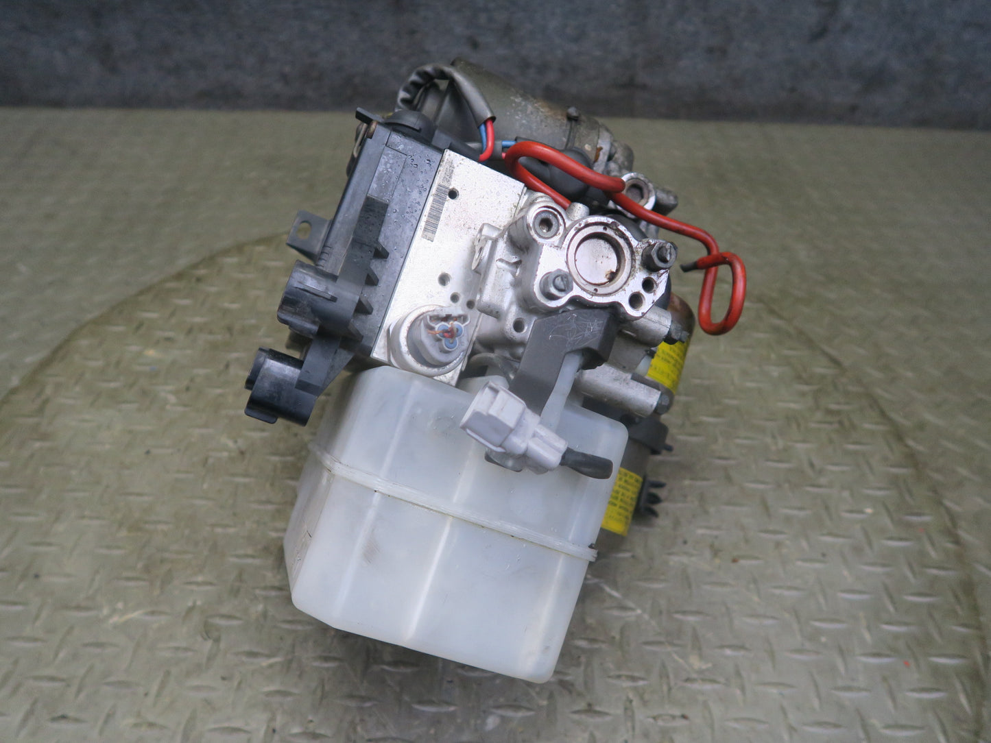 2003-2007 Lexus UZJ100L LX470 Anti Lock Brake ABS Pump w Brake Master Cylinder