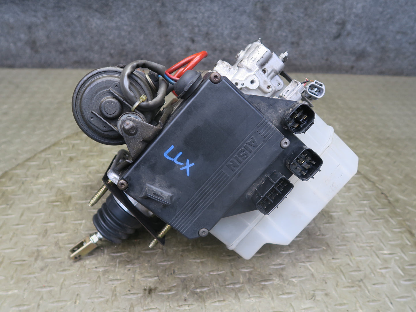 2003-2007 Lexus UZJ100L LX470 Anti Lock Brake ABS Pump w Brake Master Cylinder