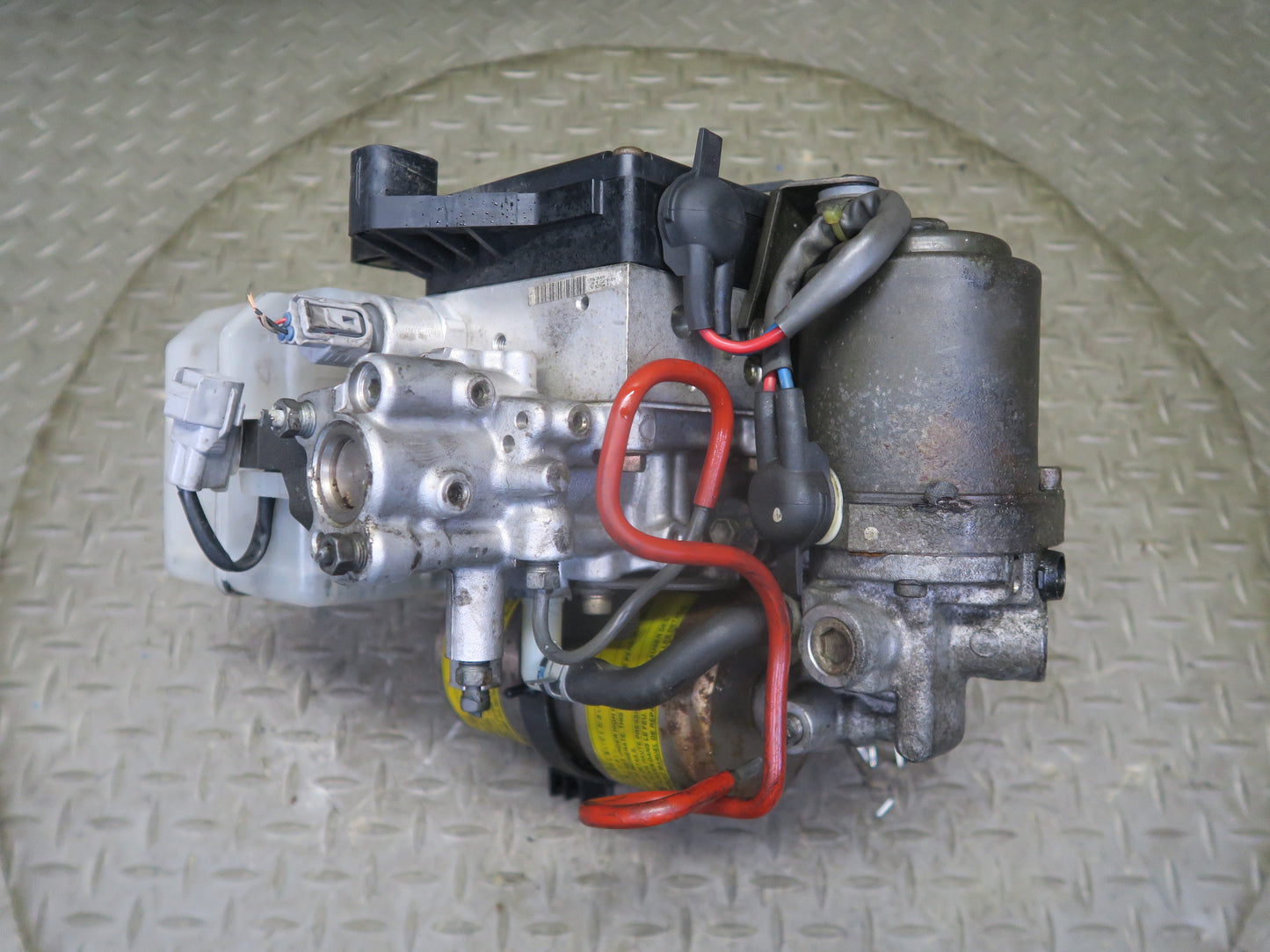 2003-2007 Lexus UZJ100L LX470 Anti Lock Brake ABS Pump w Brake Master Cylinder