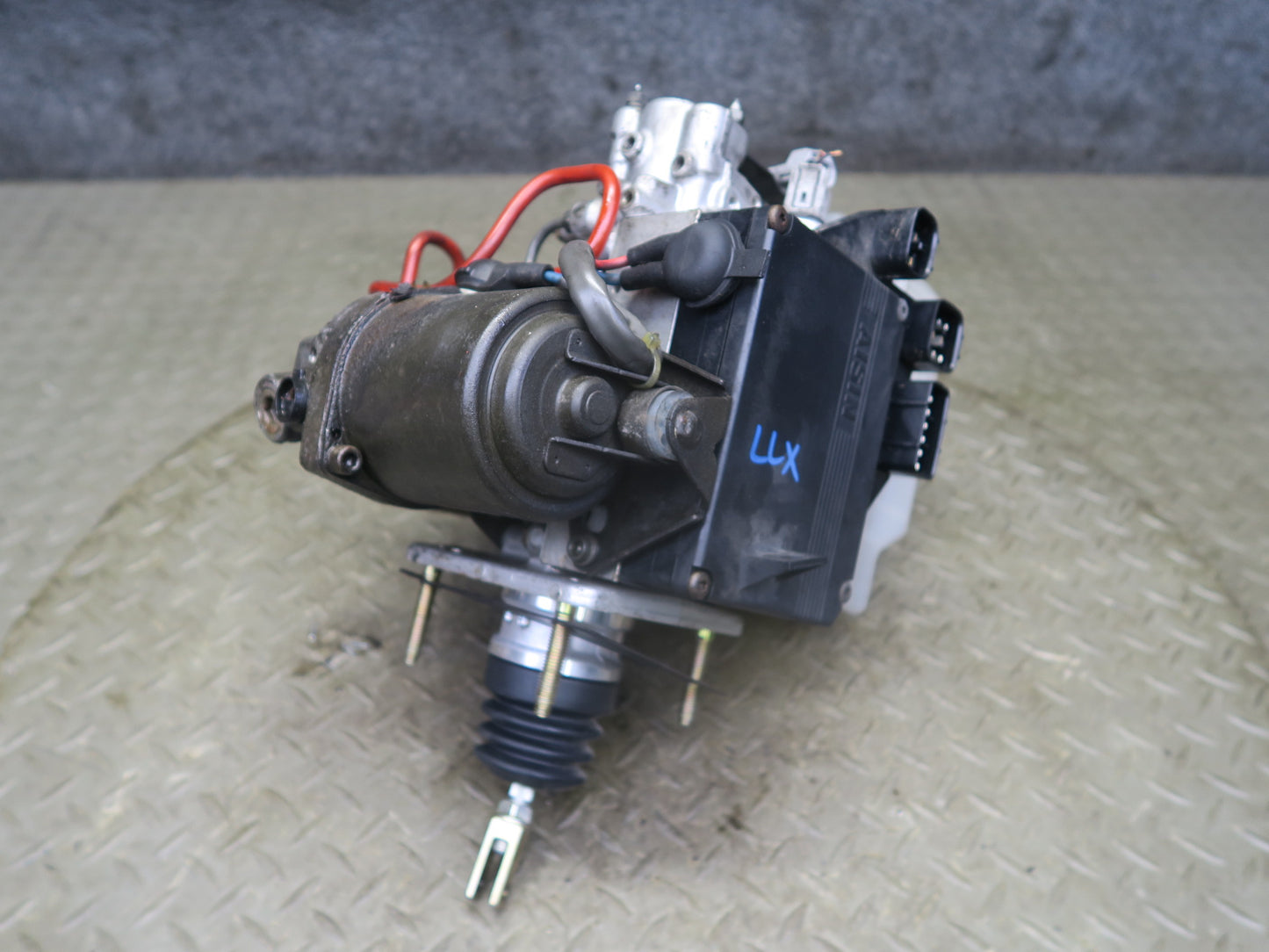 2003-2007 Lexus UZJ100L LX470 Anti Lock Brake ABS Pump w Brake Master Cylinder