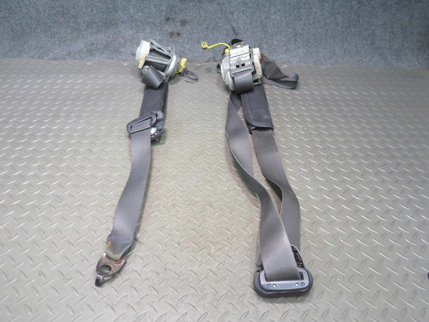 07-10 JEEP WRANGLER RUBICON JK FRONT LEFT AND RIGHT SEAT BELTS OEM