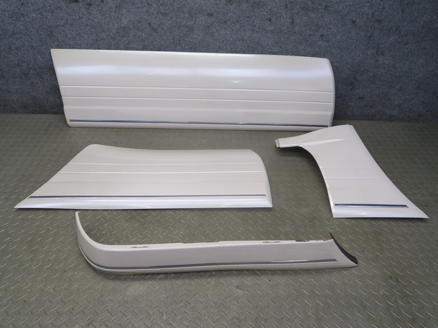 2003-2007 Lexus LX470 Front & Rear Left Door Fender Lower Trim Molding Set of 4