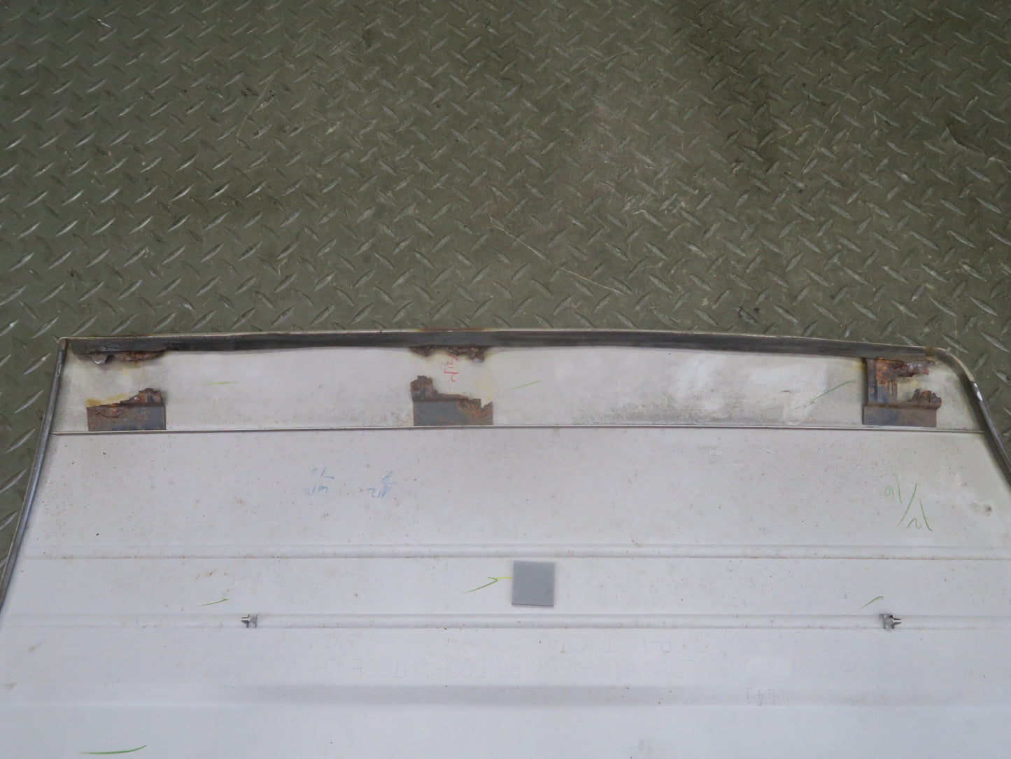 2003-2007 Lexus LX470 Front & Rear Left Door Fender Lower Trim Molding Set of 4