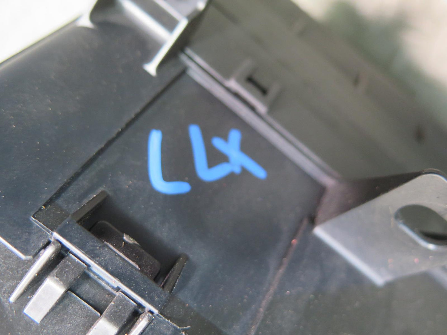 2003-2007 Lexus UZJ100L LX470 Under Hood Power Distribution Fuse Relay Box