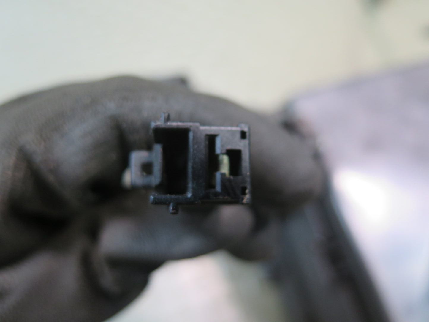 2003-2007 Lexus UZJ100L LX470 Under Hood Power Distribution Fuse Relay Box