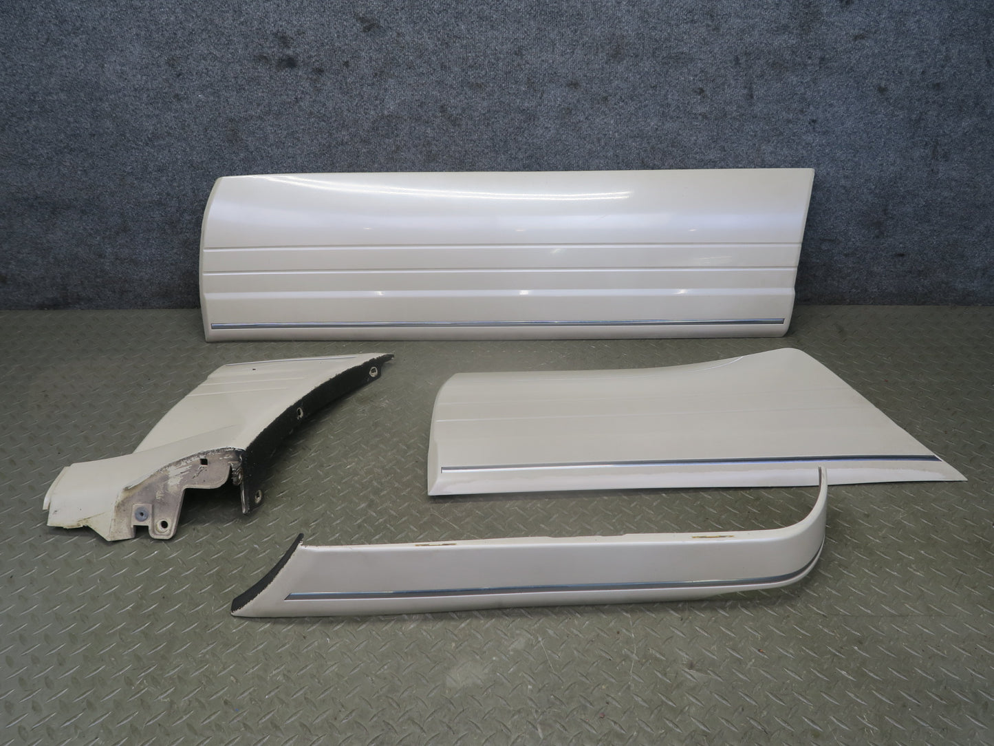 2003-2007 Lexus LX470 Front & Rear Right Door Fender Lower Trim Molding Set of 4