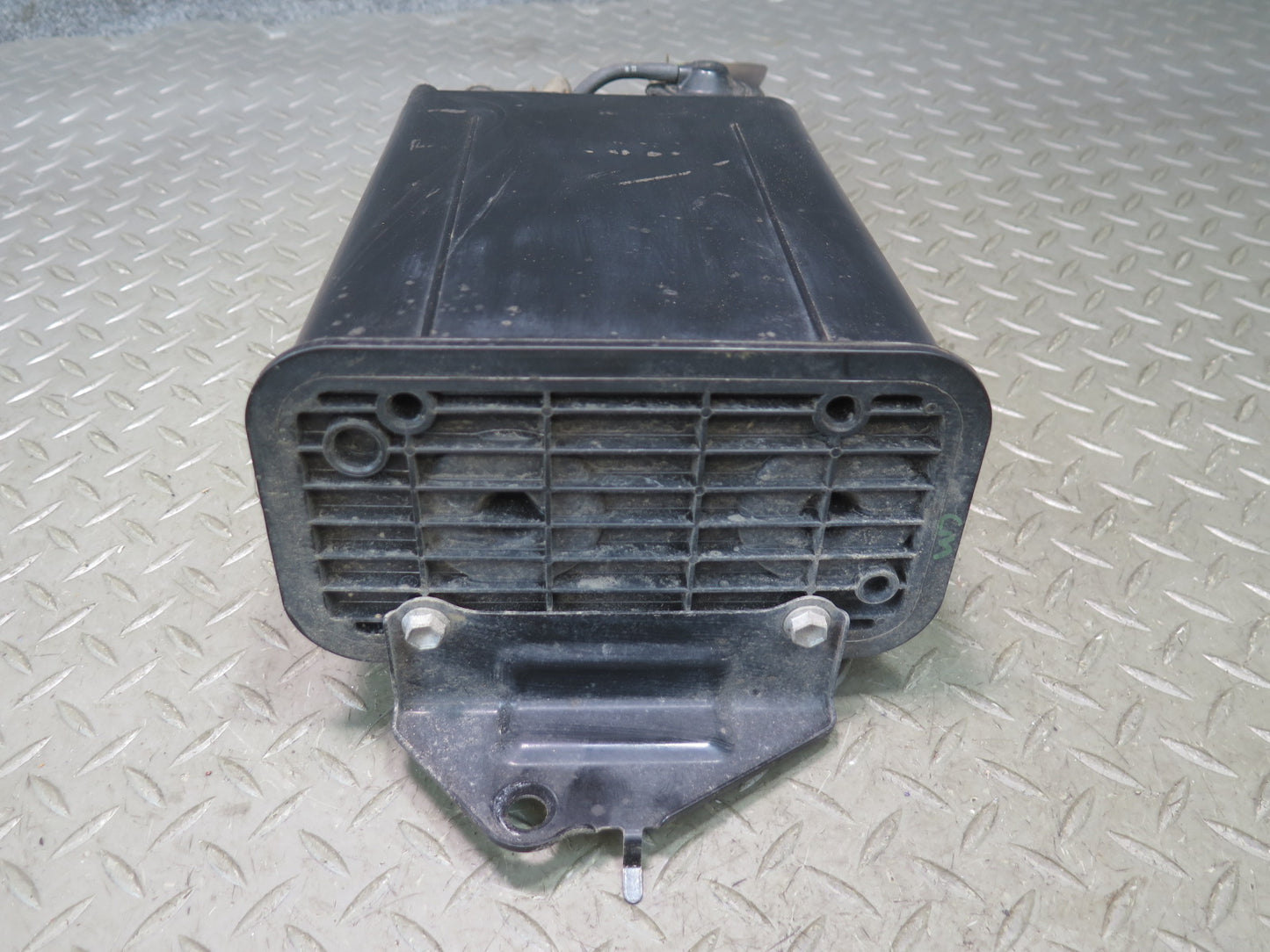 2003-2005 Lexus UZJ100L LX470 Fuel Evap Vapor Charcoal Canister 77740-60440