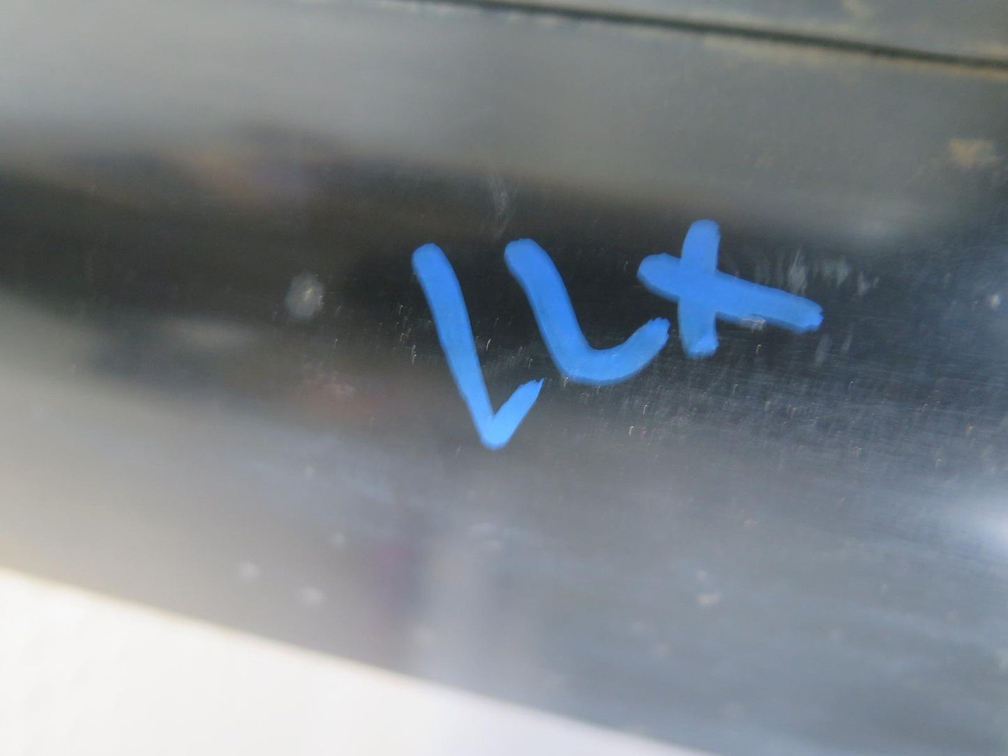 2003-2005 Lexus UZJ100L LX470 Fuel Evap Vapor Charcoal Canister 77740-60440