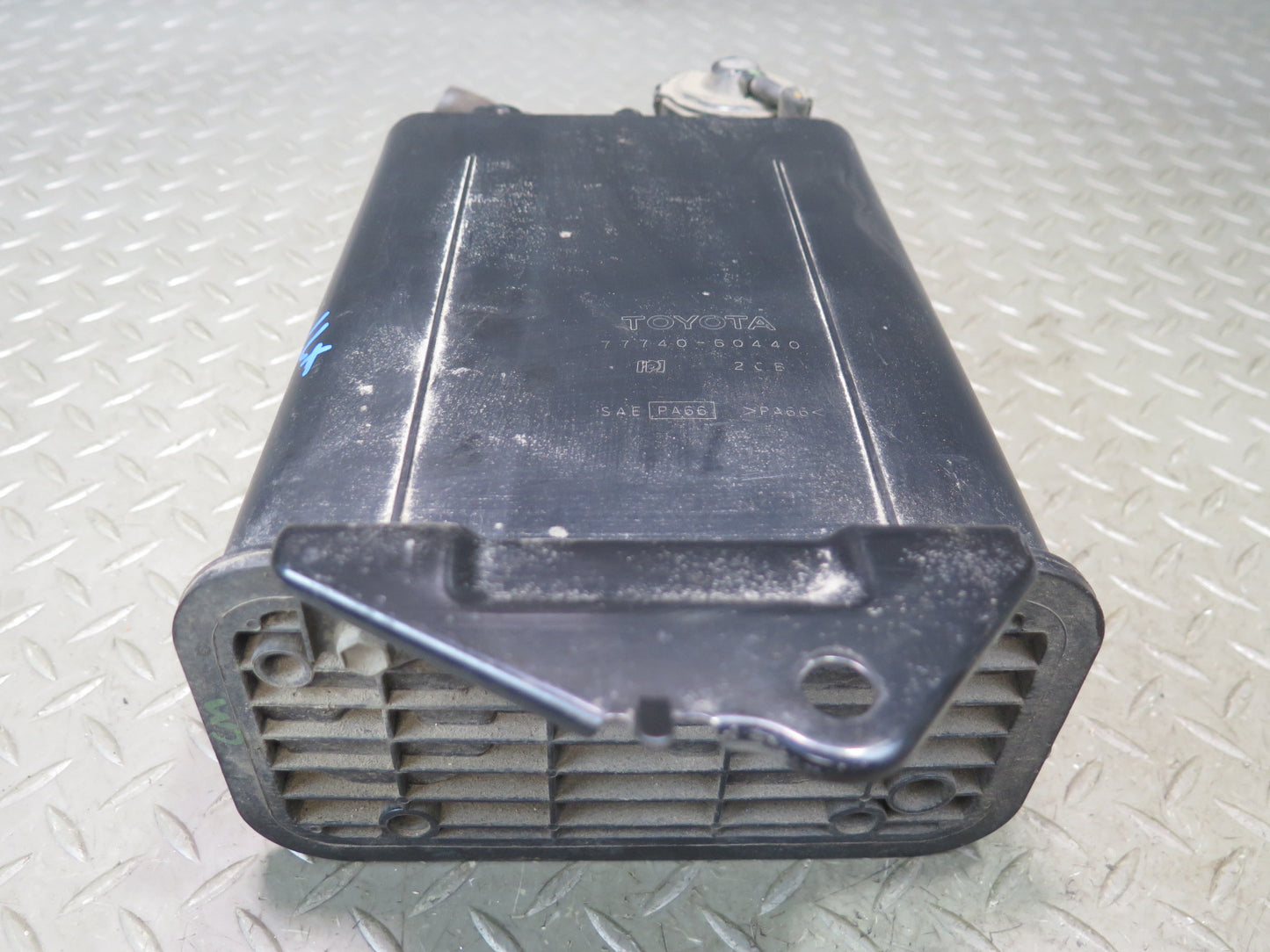 2003-2005 Lexus UZJ100L LX470 Fuel Evap Vapor Charcoal Canister 77740-60440