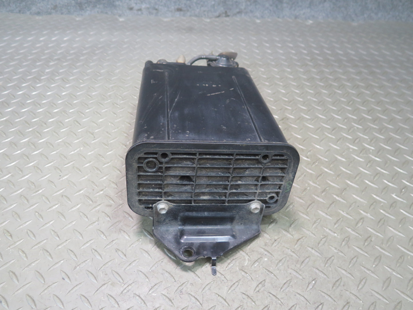 2003-2005 Lexus UZJ100L LX470 Fuel Evap Vapor Charcoal Canister 77740-60440