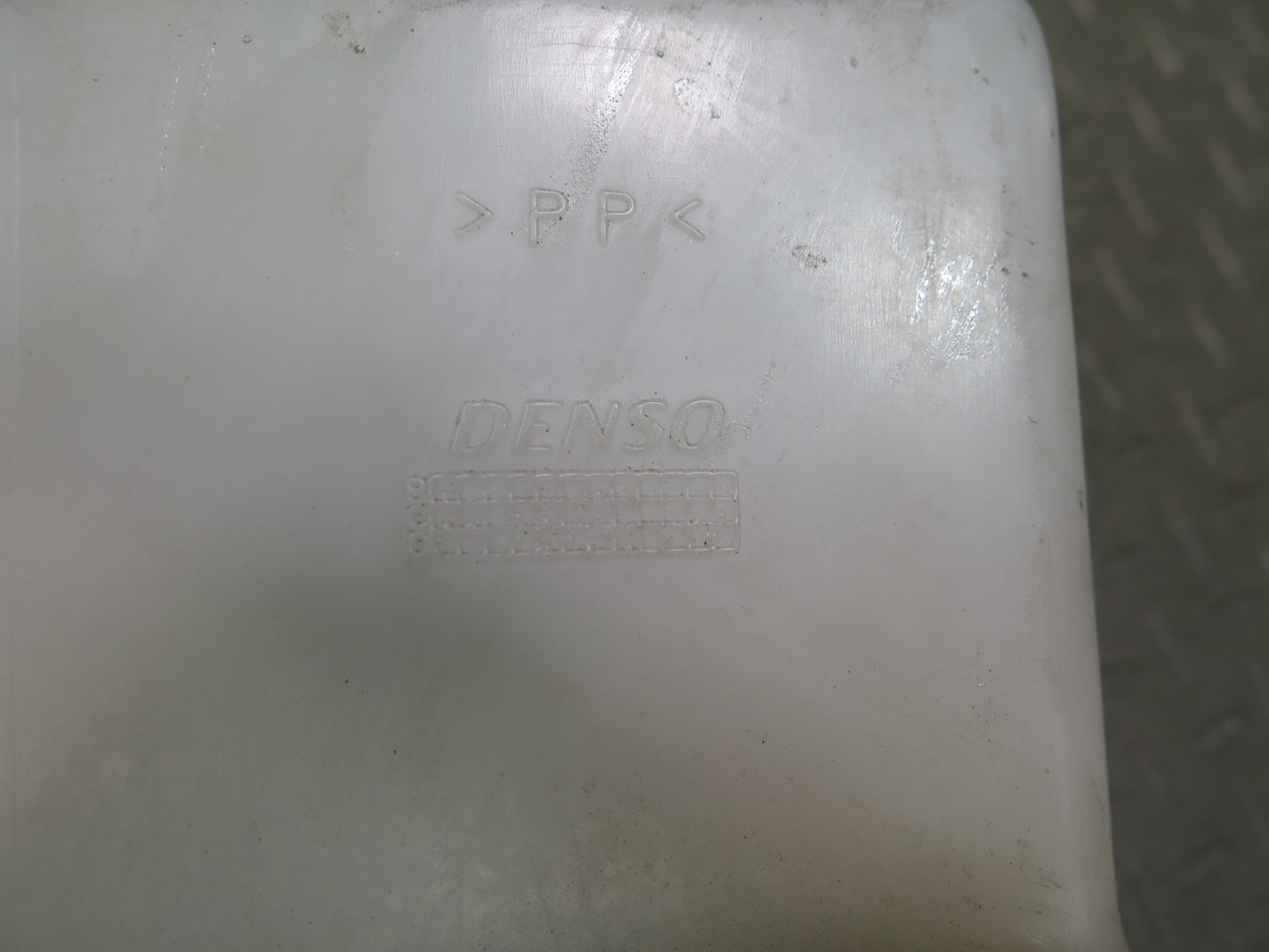 1998-2007 Lexus UZJ100L LX470 Engine Coolant Expansion Overflow Reservoir Tank